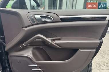 Внедорожник / Кроссовер Porsche Cayenne 2015 в 