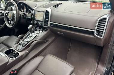 Внедорожник / Кроссовер Porsche Cayenne 2015 в 