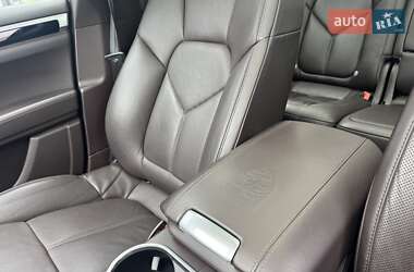 Внедорожник / Кроссовер Porsche Cayenne 2015 в 