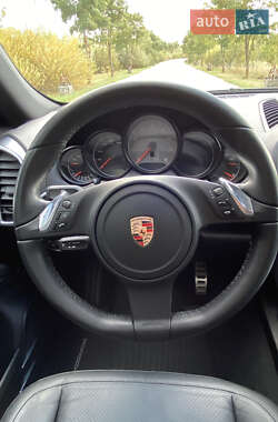 Внедорожник / Кроссовер Porsche Cayenne 2010 в 