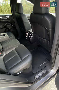 Внедорожник / Кроссовер Porsche Cayenne 2010 в 