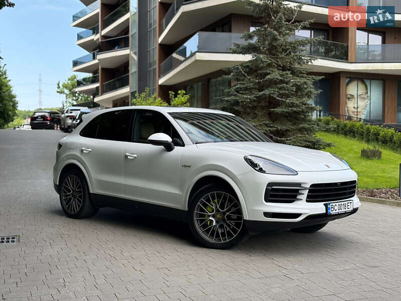 Внедорожник / Кроссовер Porsche Cayenne 2021 в 