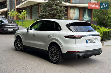 Внедорожник / Кроссовер Porsche Cayenne 2021 в 
