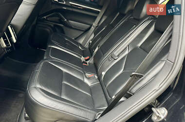 Внедорожник / Кроссовер Porsche Cayenne 2011 в 