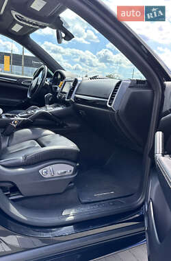 Внедорожник / Кроссовер Porsche Cayenne 2013 в 