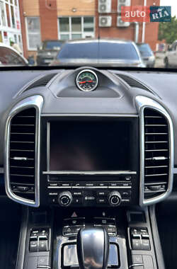Внедорожник / Кроссовер Porsche Cayenne 2013 в 