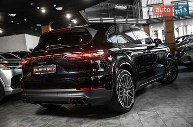 Позашляховик / Кросовер Porsche Cayenne 2020 в 