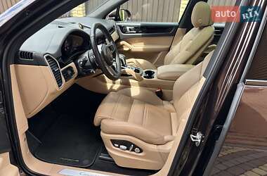 Внедорожник / Кроссовер Porsche Cayenne 2020 в 