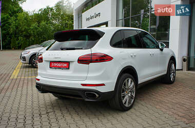 Внедорожник / Кроссовер Porsche Cayenne 2017 в 