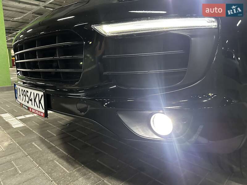 Позашляховик / Кросовер Porsche Cayenne 2015 в Києві