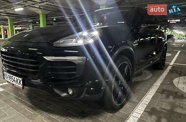 Позашляховик / Кросовер Porsche Cayenne 2015 в 