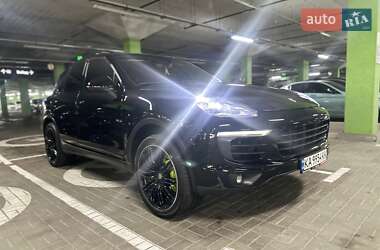 Позашляховик / Кросовер Porsche Cayenne 2015 в 