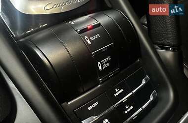 Позашляховик / Кросовер Porsche Cayenne 2015 в 
