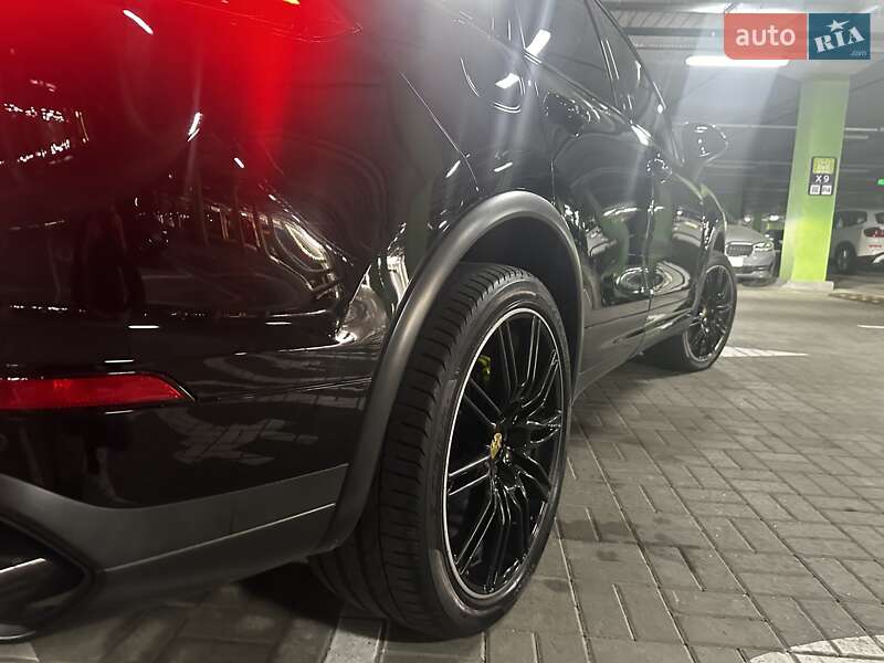 Позашляховик / Кросовер Porsche Cayenne 2015 в Києві