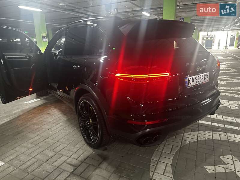 Позашляховик / Кросовер Porsche Cayenne 2015 в Києві