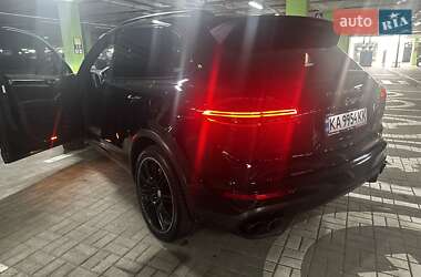 Позашляховик / Кросовер Porsche Cayenne 2015 в 