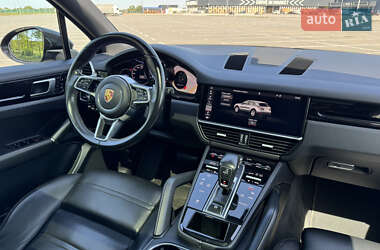 Внедорожник / Кроссовер Porsche Cayenne 2017 в 