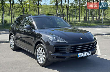 Внедорожник / Кроссовер Porsche Cayenne 2017 в 