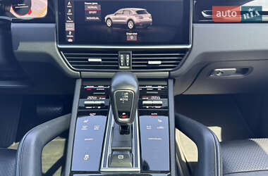 Внедорожник / Кроссовер Porsche Cayenne 2017 в 