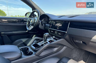 Внедорожник / Кроссовер Porsche Cayenne 2017 в 