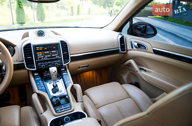 Позашляховик / Кросовер Porsche Cayenne 2012 в 
