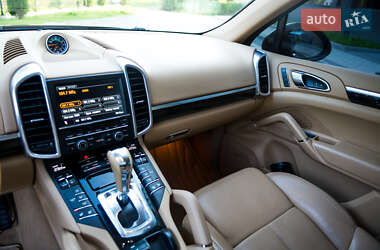 Позашляховик / Кросовер Porsche Cayenne 2012 в 
