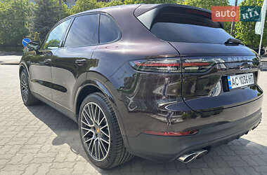 Внедорожник / Кроссовер Porsche Cayenne 2020 в 