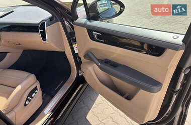 Внедорожник / Кроссовер Porsche Cayenne 2020 в 