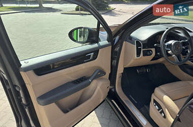 Внедорожник / Кроссовер Porsche Cayenne 2020 в 