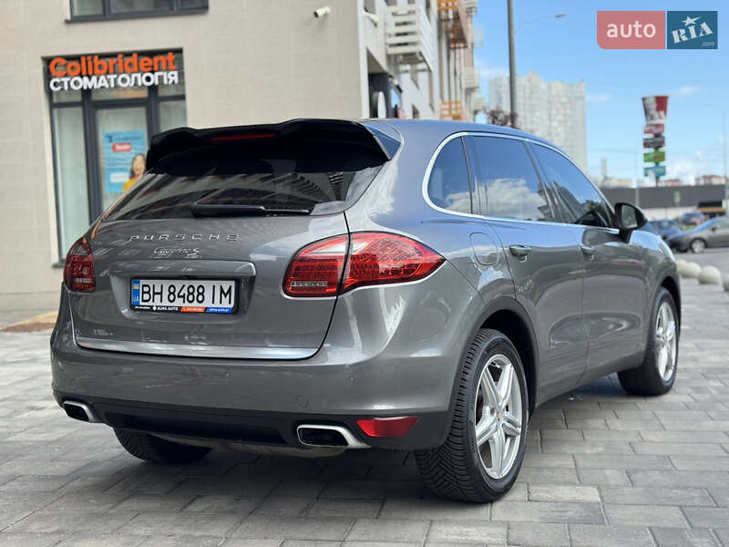 Внедорожник / Кроссовер Porsche Cayenne 2012 в Киеве