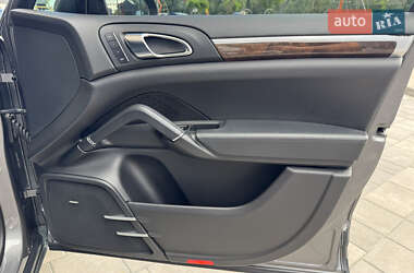 Внедорожник / Кроссовер Porsche Cayenne 2012 в 