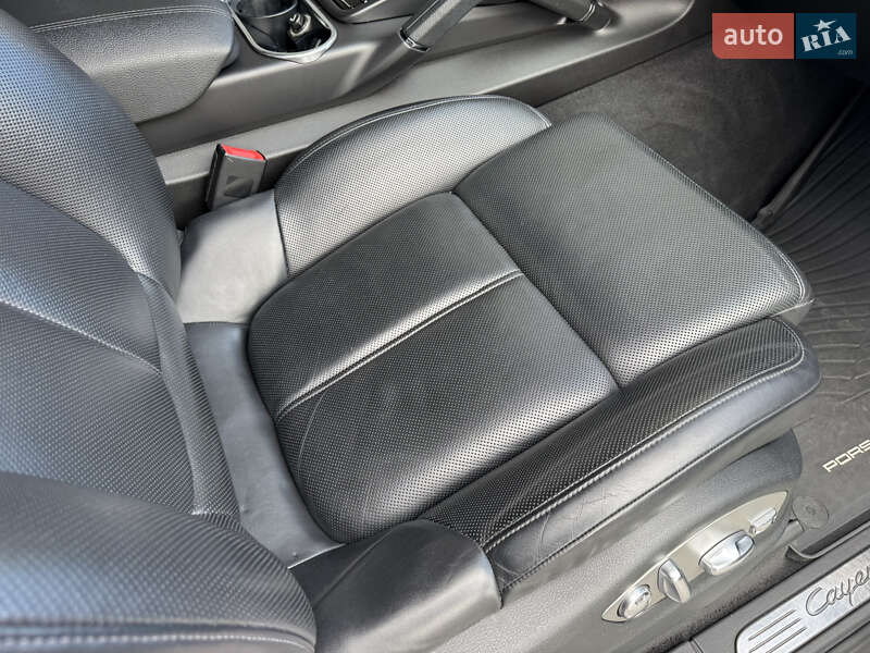 Внедорожник / Кроссовер Porsche Cayenne 2012 в Киеве