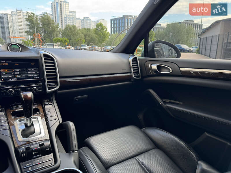 Внедорожник / Кроссовер Porsche Cayenne 2012 в Киеве
