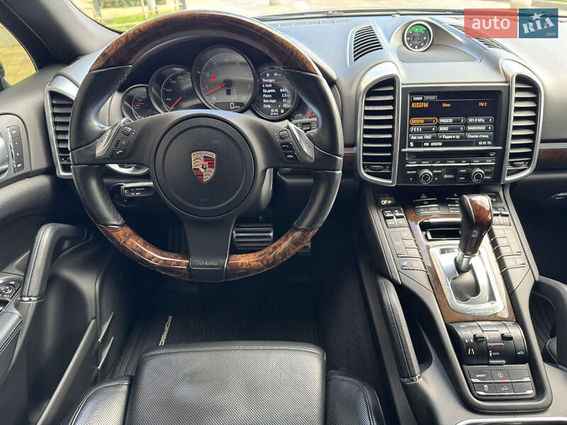 Внедорожник / Кроссовер Porsche Cayenne 2012 в Киеве