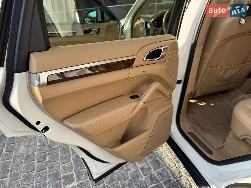 Внедорожник / Кроссовер Porsche Cayenne 2011 в Днепре