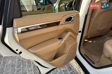Внедорожник / Кроссовер Porsche Cayenne 2011 в 