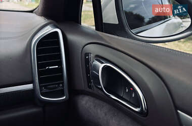 Внедорожник / Кроссовер Porsche Cayenne 2013 в 