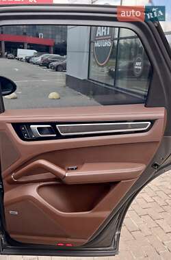 Внедорожник / Кроссовер Porsche Cayenne 2022 в 