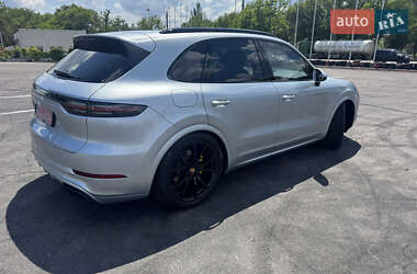 Внедорожник / Кроссовер Porsche Cayenne 2018 в 
