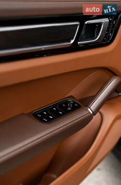 Внедорожник / Кроссовер Porsche Cayenne 2019 в 