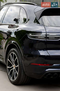 Внедорожник / Кроссовер Porsche Cayenne 2019 в 