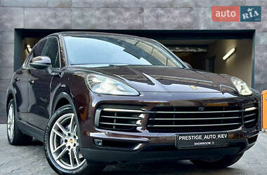 Внедорожник / Кроссовер Porsche Cayenne 2018 в 
