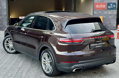 Внедорожник / Кроссовер Porsche Cayenne 2018 в 