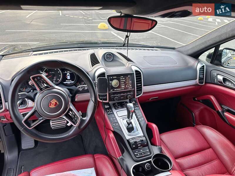 Внедорожник / Кроссовер Porsche Cayenne 2016 в Киеве