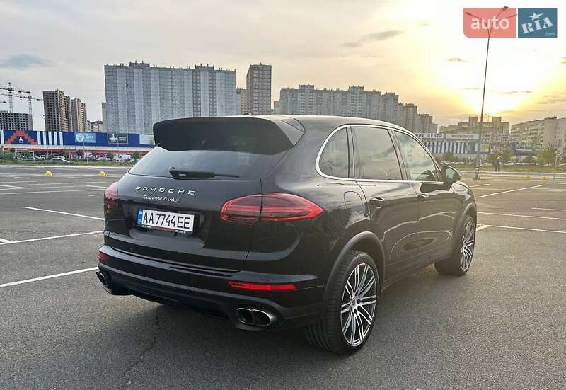 Внедорожник / Кроссовер Porsche Cayenne 2016 в Киеве