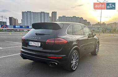 Внедорожник / Кроссовер Porsche Cayenne 2016 в 