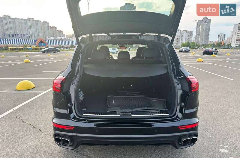 Внедорожник / Кроссовер Porsche Cayenne 2016 в Киеве
