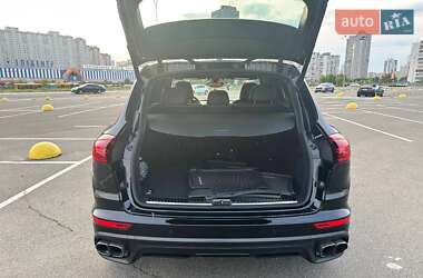Внедорожник / Кроссовер Porsche Cayenne 2016 в 