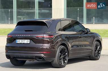 Внедорожник / Кроссовер Porsche Cayenne 2021 в 