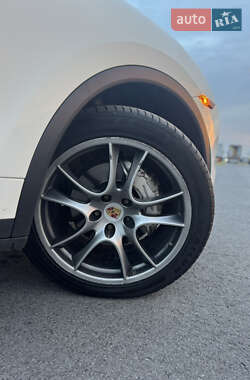 Внедорожник / Кроссовер Porsche Cayenne 2011 в 